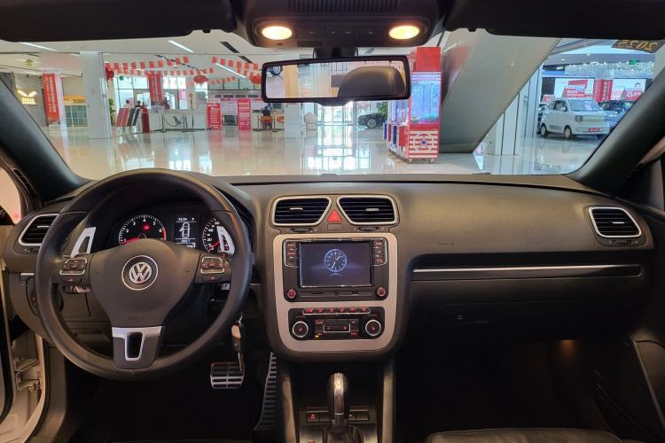Used Volkswagen Eos 2011 2.0 TSI Interior 2