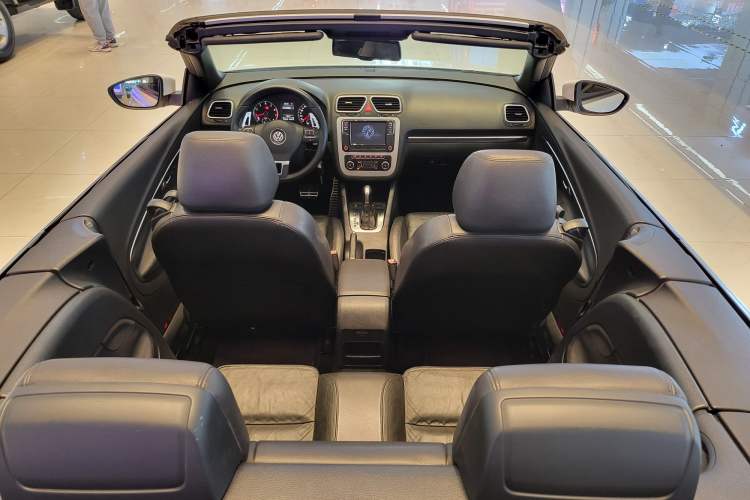 Used Volkswagen Eos 2011 2.0 TSI Interior 3