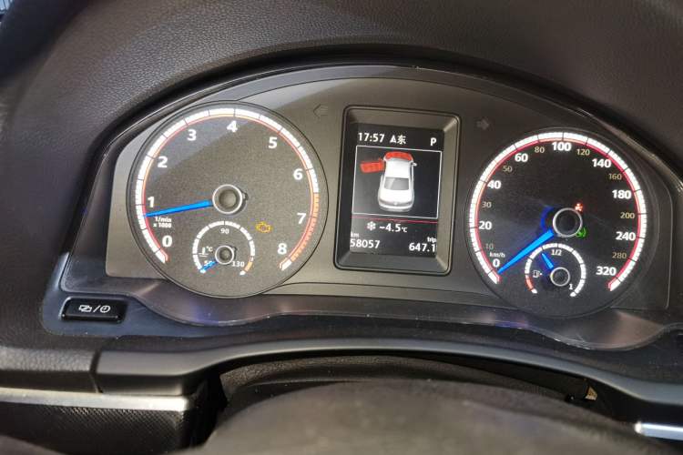 Used Volkswagen Eos 2011 2.0 TSI Odometer Close Up