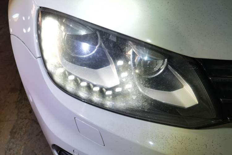 Used Volkswagen Eos 2011 2.0 TSI Right Front Headlight