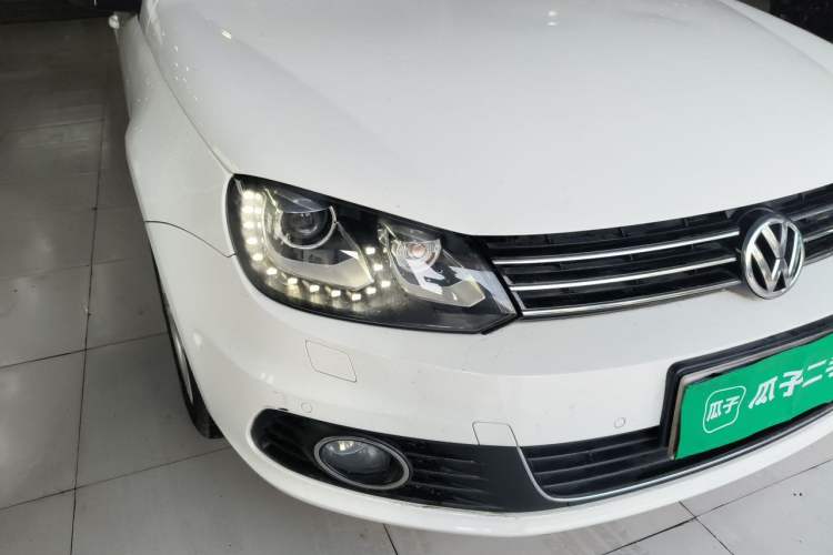 Used Volkswagen Eos 2011 2.0 TSI Right Front Headlight
