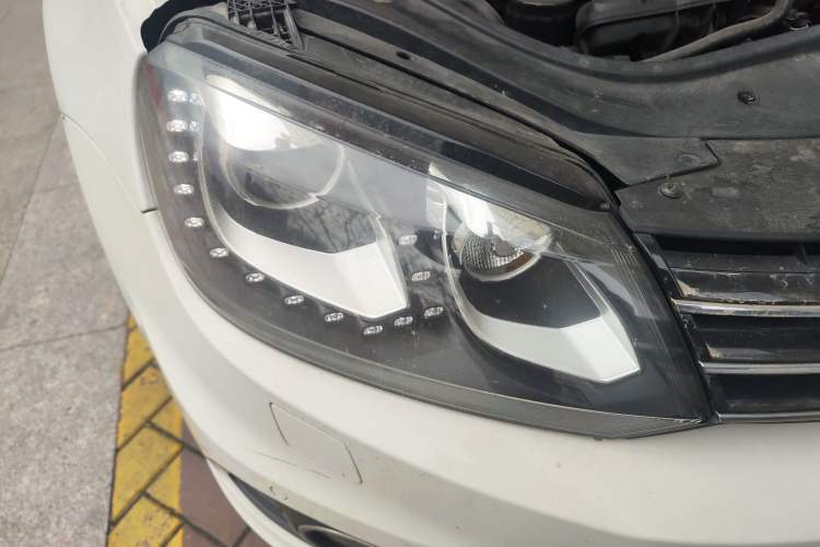 Used Volkswagen Eos 2011 2.0 TSI Right Front Headlight