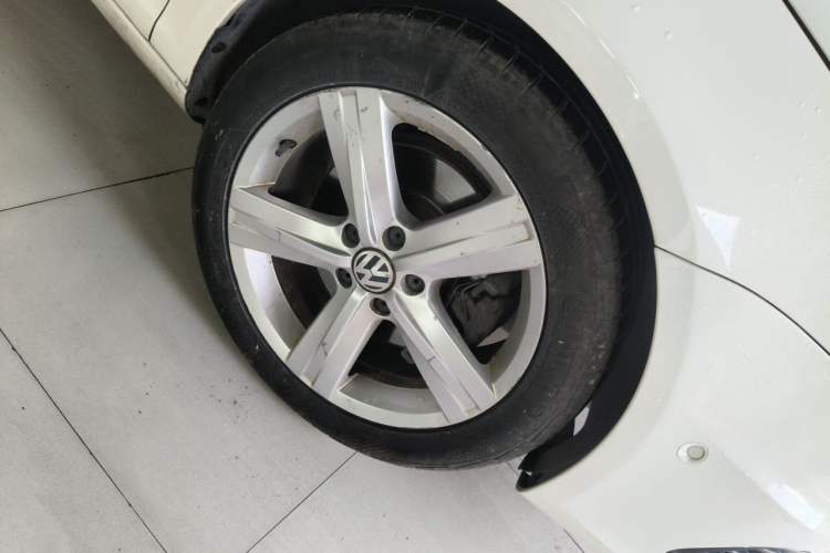 Used Volkswagen Eos 2011 2.0 TSI Right Front Wheel Hub