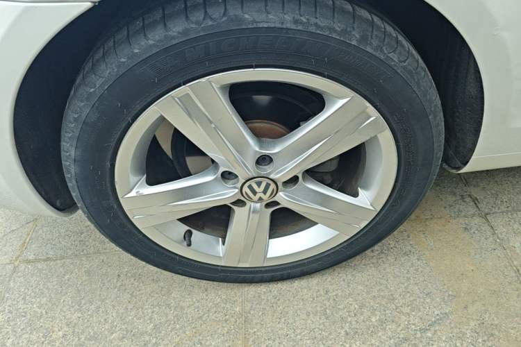 Used Volkswagen Eos 2011 2.0 TSI Right Rear Wheel Hub