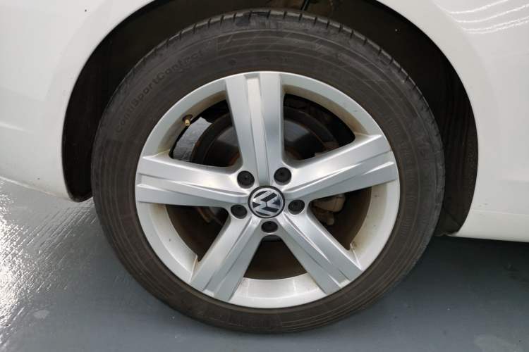 Used Volkswagen Eos 2011 2.0 TSI Right Rear Wheel Hub