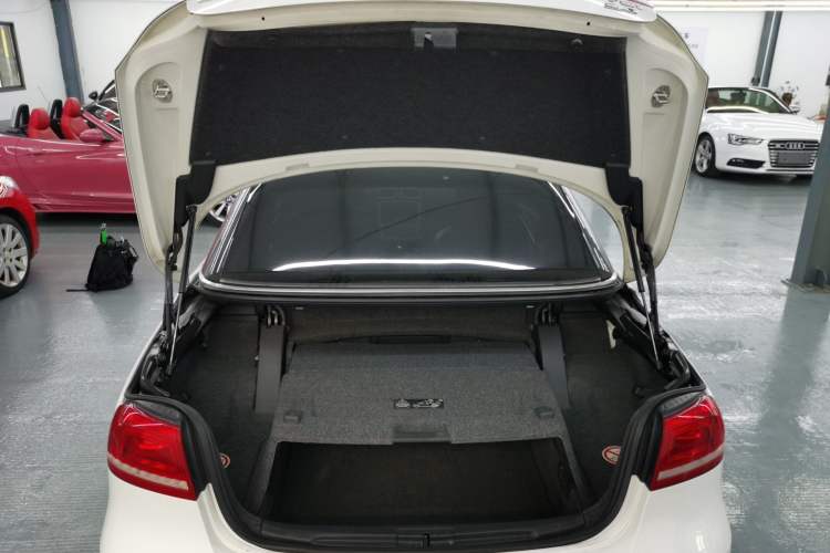 Used Volkswagen Eos 2011 2.0 TSI Trunk
