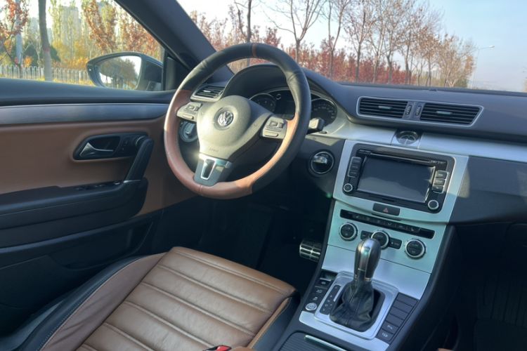 Used Volkswagen FAW-Volkswagen CC 2013 2.0 TSI Luxury Model Interior 2
