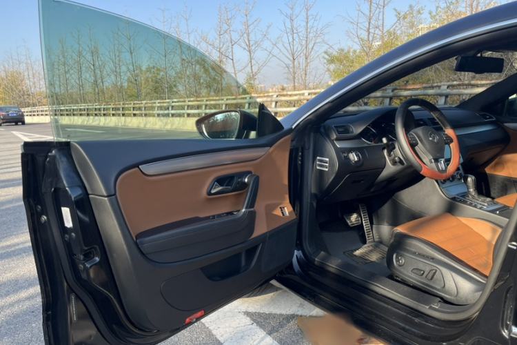 Used Volkswagen FAW-Volkswagen CC 2013 2.0 TSI Luxury Model Interior 3