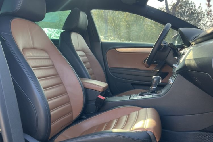 Used Volkswagen FAW-Volkswagen CC 2013 2.0 TSI Luxury Model Interior 6