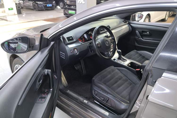 Used Volkswagen FAW-Volkswagen CC 2013 1.8TSI Luxury Model Interior 2