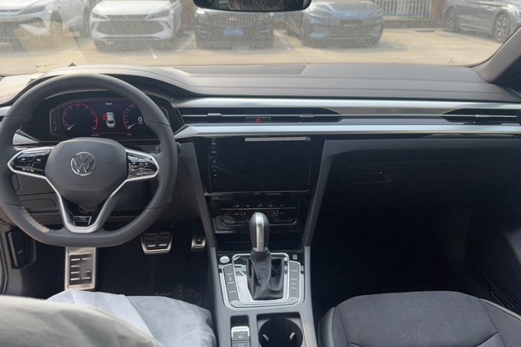 Used Volkswagen FAW-Volkswagen CC 2025 Model, Facelifted, 330TSI, Glamorous—Shared Edition Interior 1