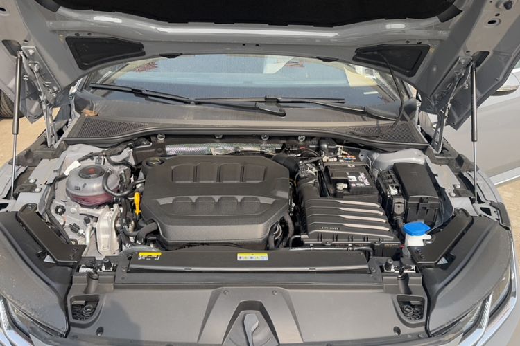 Used Volkswagen FAW-Volkswagen CC 2025 Model, Facelifted, 330TSI, Glamorous—Shared Edition Interior 10