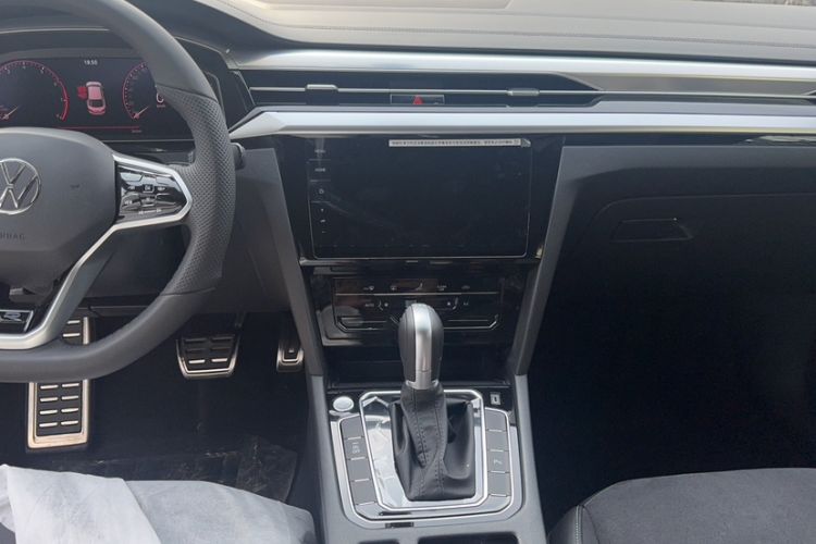 Used Volkswagen FAW-Volkswagen CC 2025 Model, Facelifted, 330TSI, Glamorous—Shared Edition Interior 3