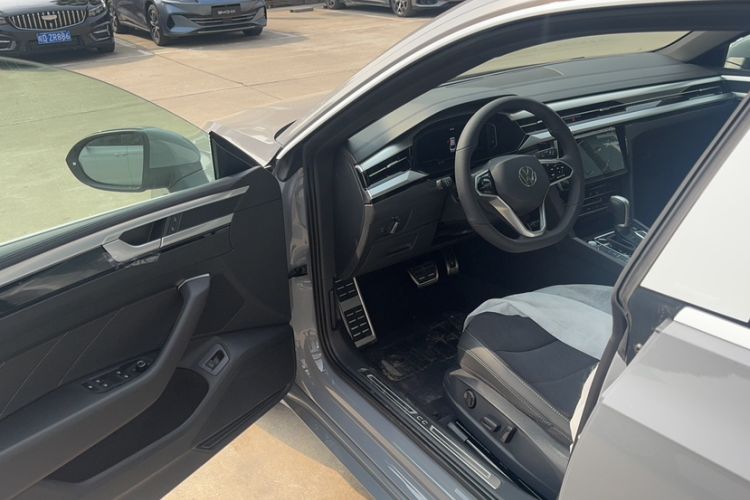 Used Volkswagen FAW-Volkswagen CC 2025 Model, Facelifted, 330TSI, Glamorous—Shared Edition Interior 6