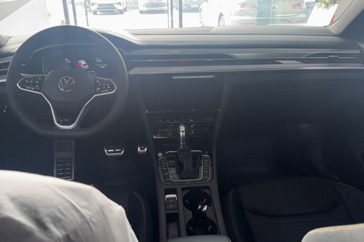 Used Volkswagen FAW-Volkswagen CC 2025 Model, Facelifted 380TSI, Striking and Shared Enjoyment Version Interior 3