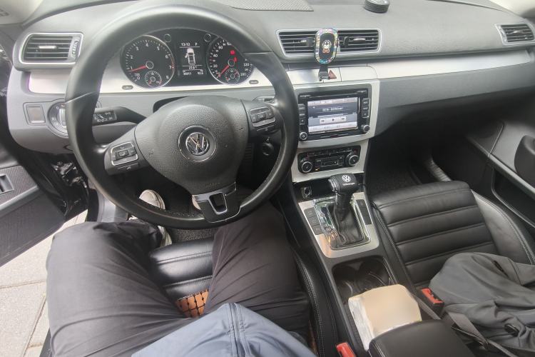 Used Volkswagen FAW-Volkswagen CC 2010 2.0 TSI Premium Edition Center Console
