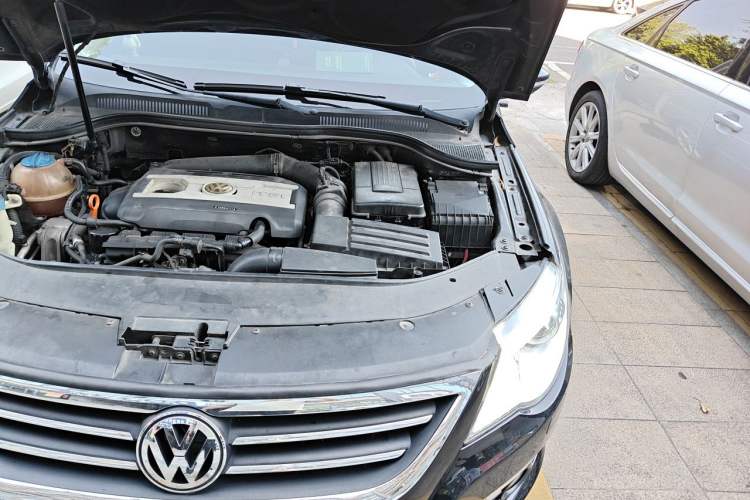 Used Volkswagen FAW-Volkswagen CC 2010 2.0 TSI Premium Edition Engine Bay Left
