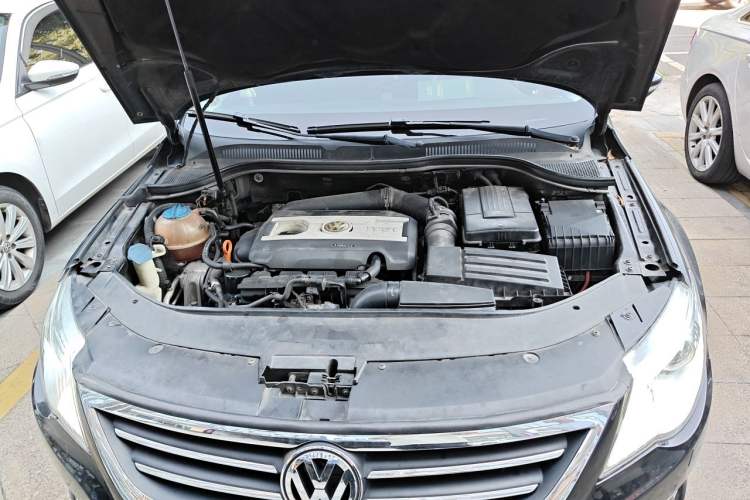 Used Volkswagen FAW-Volkswagen CC 2010 2.0 TSI Premium Edition Engine Bay