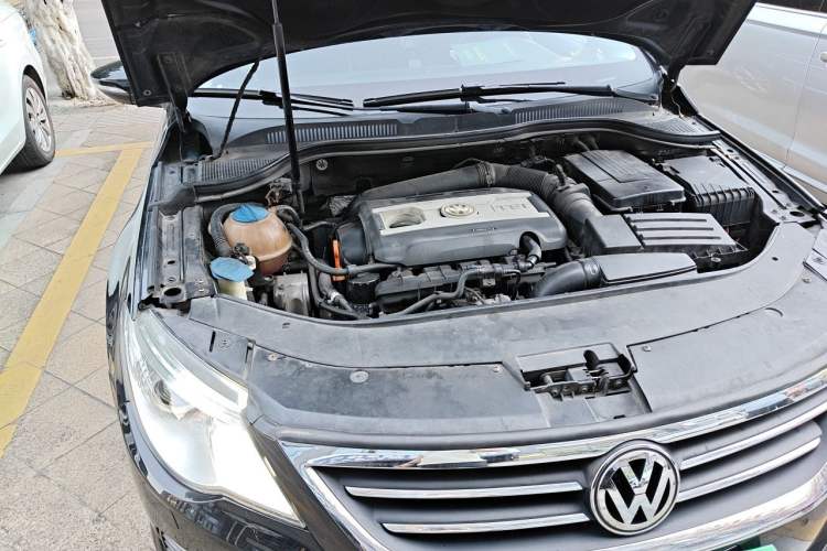 Used Volkswagen FAW-Volkswagen CC 2010 2.0 TSI Premium Edition Engine Bay Right