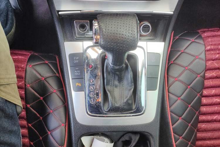 Used Volkswagen FAW-Volkswagen CC 2010 2.0 TSI Premium Edition Gear Lever