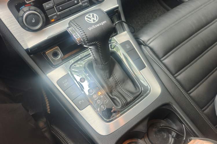 Used Volkswagen FAW-Volkswagen CC 2010 2.0 TSI Premium Edition Gear Lever