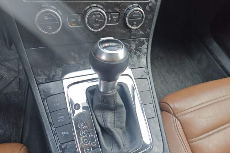 Used Volkswagen FAW-Volkswagen CC 2010 2.0 TSI Ultimate Edition Gear Lever
