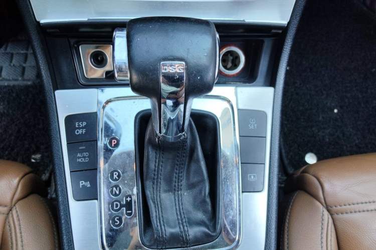 Used Volkswagen FAW-Volkswagen CC 2010 2.0 TSI Luxury Model Gear Lever