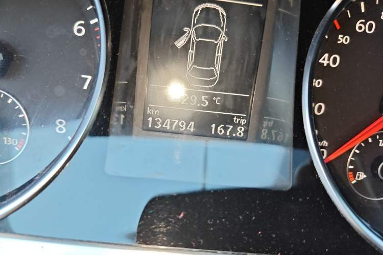 Used Volkswagen FAW-Volkswagen CC 2010 2.0 TSI Premium Edition Odometer Close Up