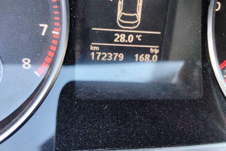 Used Volkswagen FAW-Volkswagen CC 2010 2.0 TSI Luxury Model Odometer Close Up