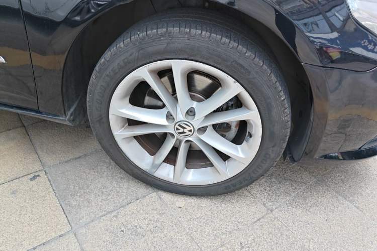 Used Volkswagen FAW-Volkswagen CC 2010 2.0 TSI Premium Edition Right Front Wheel Hub