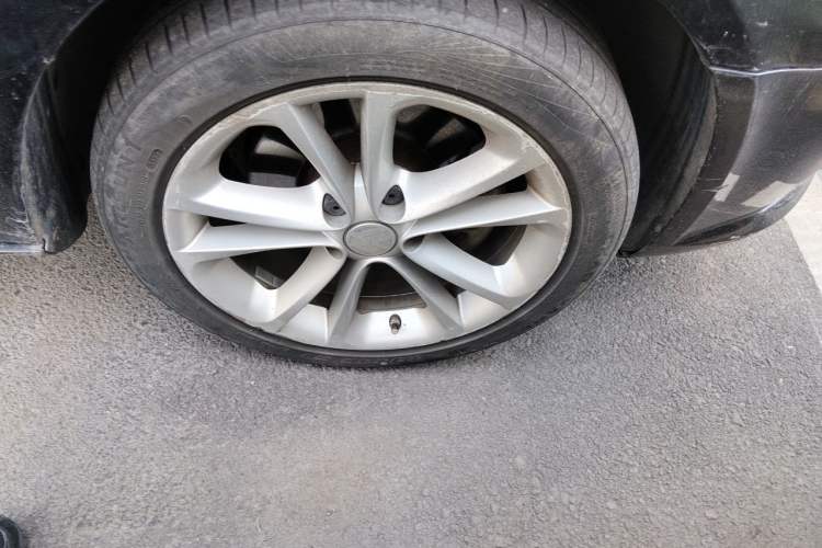 Used Volkswagen FAW-Volkswagen CC 2010 2.0 TSI Luxury Model Right Front Wheel Hub