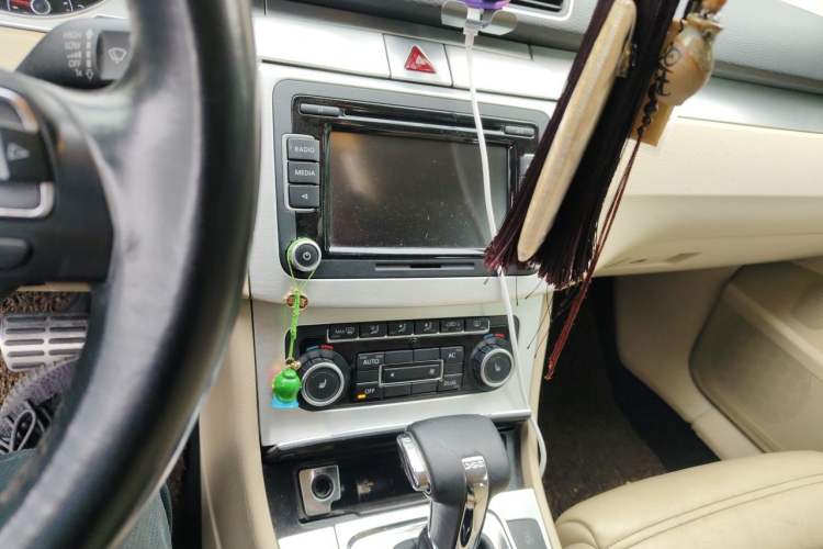 Used Volkswagen FAW-Volkswagen CC 2010 2.0 TSI Premium Edition Audio And AC Panel