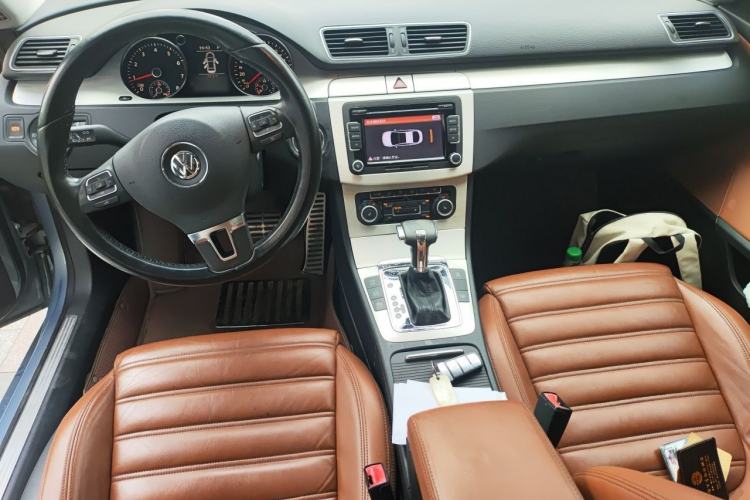 Used Volkswagen FAW-Volkswagen CC 2010 2.0 TSI Luxury Model Center Console
