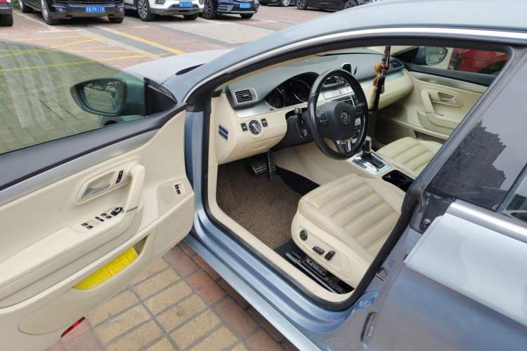 Used Volkswagen FAW-Volkswagen CC 2010 2.0 TSI Premium Edition Driver Seat