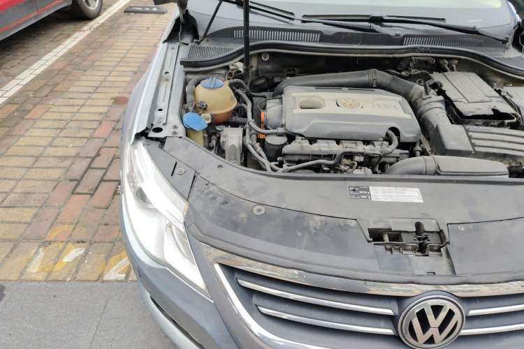 Used Volkswagen FAW-Volkswagen CC 2010 2.0 TSI Premium Edition Engine Bay Right