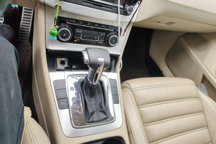 Used Volkswagen FAW-Volkswagen CC 2010 2.0 TSI Premium Edition Gear Lever