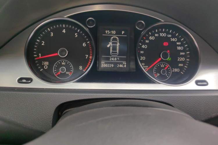 Used Volkswagen FAW-Volkswagen CC 2010 2.0 TSI Luxury Model Odometer Close Up