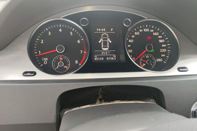 Used Volkswagen FAW-Volkswagen CC 2010 2.0 TSI Luxury Model Odometer Close Up