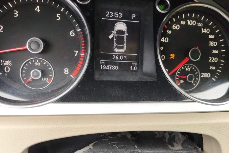 Used Volkswagen FAW-Volkswagen CC 2010 2.0 TSI Premium Edition Odometer Close Up