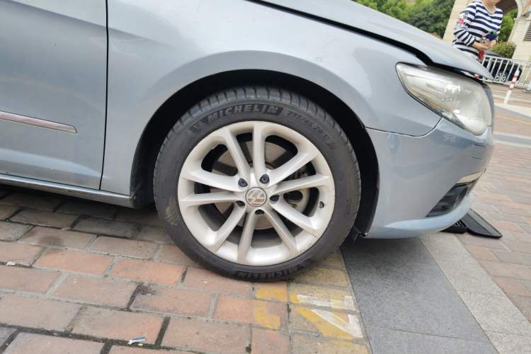 Used Volkswagen FAW-Volkswagen CC 2010 2.0 TSI Premium Edition Right Front Wheel Hub