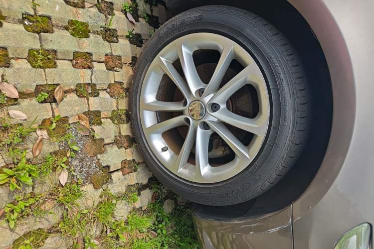 Used Volkswagen FAW-Volkswagen CC 2010 2.0 TSI Ultimate Edition Right Front Wheel Hub