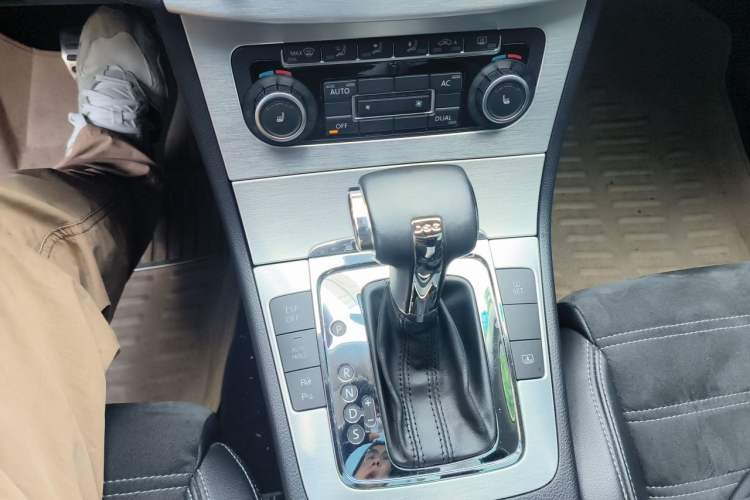 Used Volkswagen FAW-Volkswagen CC 2010 2.0 TSI Ultimate Edition Gear Lever