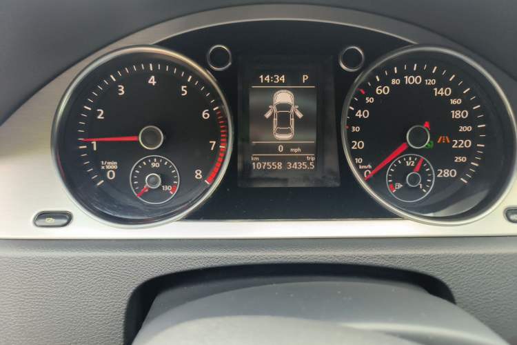 Used Volkswagen FAW-Volkswagen CC 2010 2.0 TSI Ultimate Edition Odometer Close Up