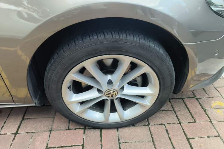 Used Volkswagen FAW-Volkswagen CC 2010 2.0 TSI Ultimate Edition Right Front Wheel Hub