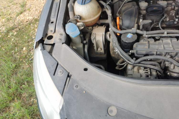 Used Volkswagen FAW-Volkswagen CC 2010 2.0 TSI Luxury Model Engine Bay Right