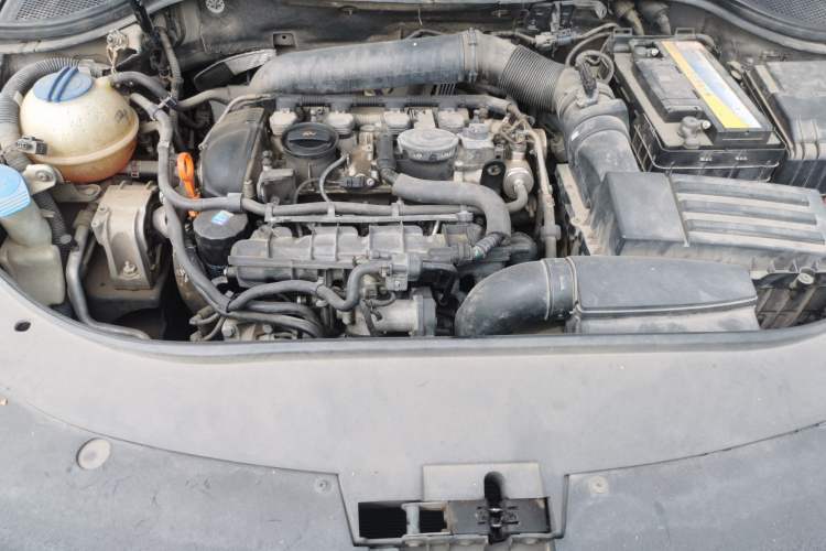 Used Volkswagen FAW-Volkswagen CC 2010 2.0 TSI Luxury Model Engine Bay