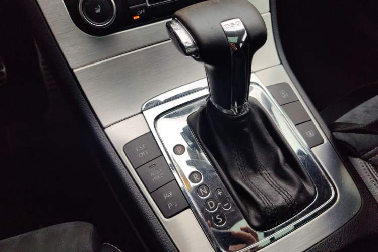 Used Volkswagen FAW-Volkswagen CC 2010 2.0 TSI Ultimate Edition Gear Lever