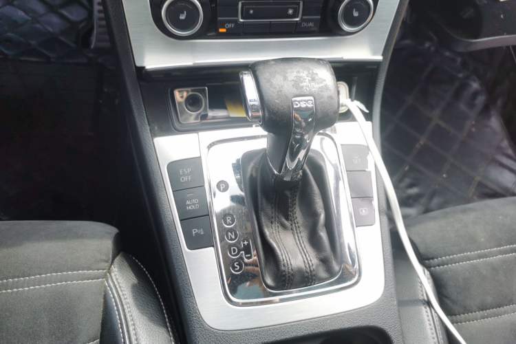 Used Volkswagen FAW-Volkswagen CC 2010 2.0 TSI Luxury Model Gear Lever