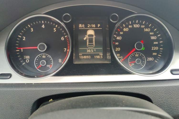 Used Volkswagen FAW-Volkswagen CC 2010 2.0 TSI Ultimate Edition Odometer Close Up