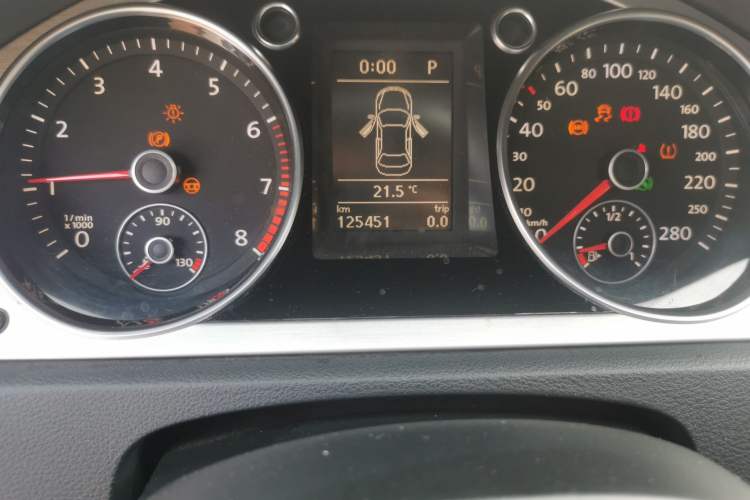 Used Volkswagen FAW-Volkswagen CC 2010 2.0 TSI Luxury Model Odometer Close Up